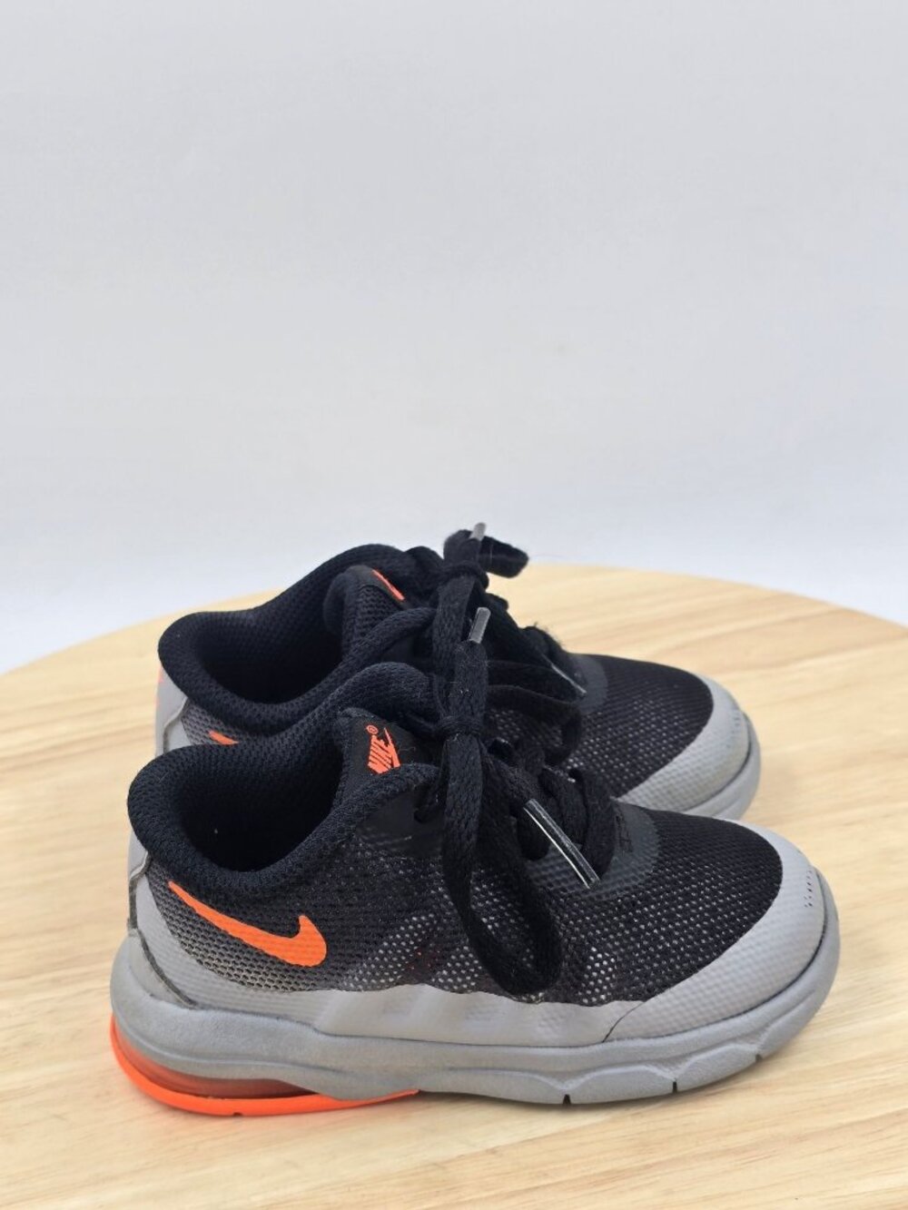 Nike Toddler Air Max Invigor Shoes Athletic  Wolf Grey/Total Orange 6C Toddler